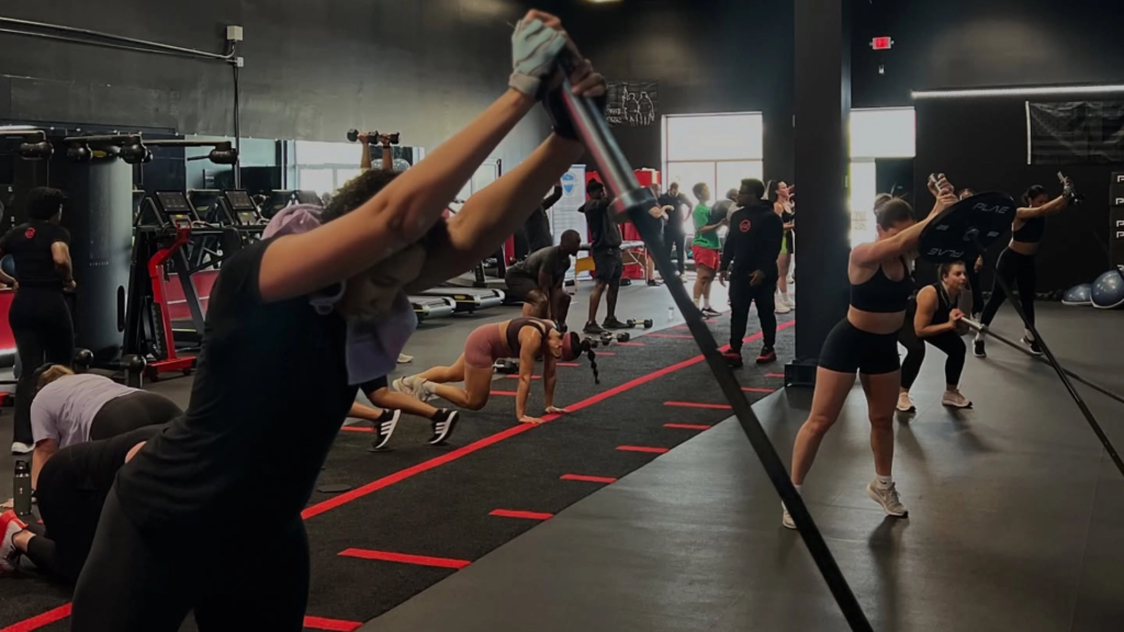 Group members using battle ropes at FINAO X gym