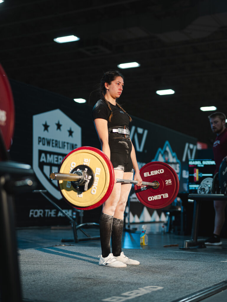 Powerlifter deadlifting at FINAO X gym